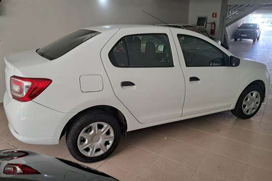 RENAULT-LOGAN-2022