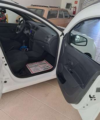 RENAULT-LOGAN-2022