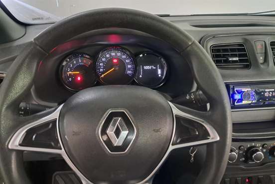 RENAULT-LOGAN-2022