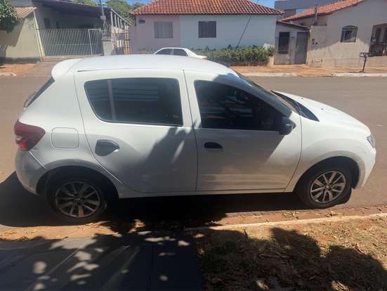 RENAULT-SANDERO-2019