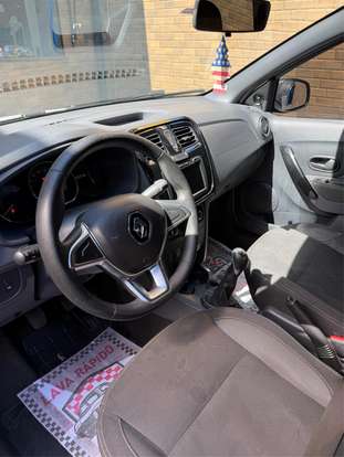 RENAULT-SANDERO-2022