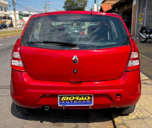 RENAULT-SANDERO-2011