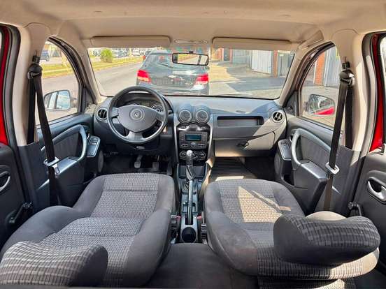 RENAULT-SANDERO-2011