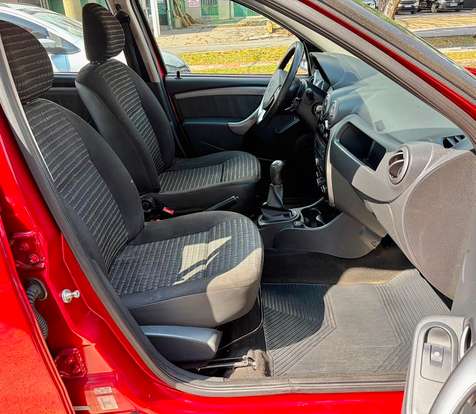 RENAULT-SANDERO-2011