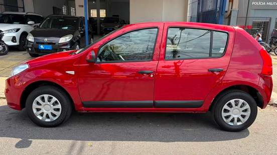 RENAULT-SANDERO-2011