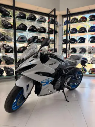SUZUKI GSX-8R 