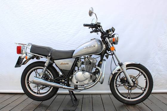 SUZUKI INTRUDER 125 