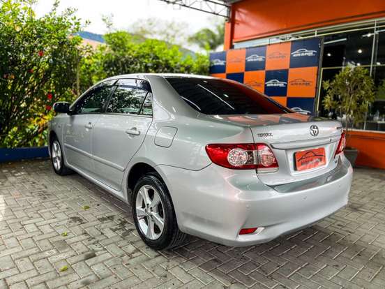 TOYOTA-COROLLA-2011