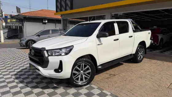 TOYOTA HILUX 2.8 D-4D TURBO DIESEL CD POWER PACK 4X4 MANUAL