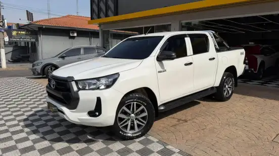 TOYOTA-HILUX-2.8 D-4D TURBO DIESEL CD POWER PACK 4X4 MANUAL TOYOTA-HILUX-2022