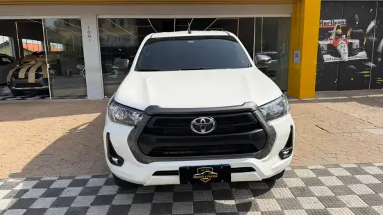 TOYOTA-HILUX-2022