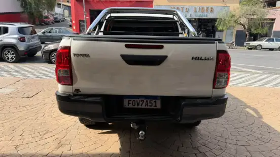 TOYOTA-HILUX-2022