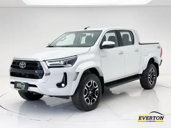 TOYOTA HILUX 2.8 D-4D TURBO DIESEL CD SRX PLUS 4X4 AUTOMÁTICO