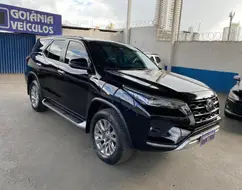 TOYOTA HILUX 2.8 D-4D TURBO DIESEL CD GR-S 4X4 AUTOMÁTICO TOYOTA HILUX 2.8 D-4D TURBO DIESEL CD GR-S 4X4 AUTOMÁTICO