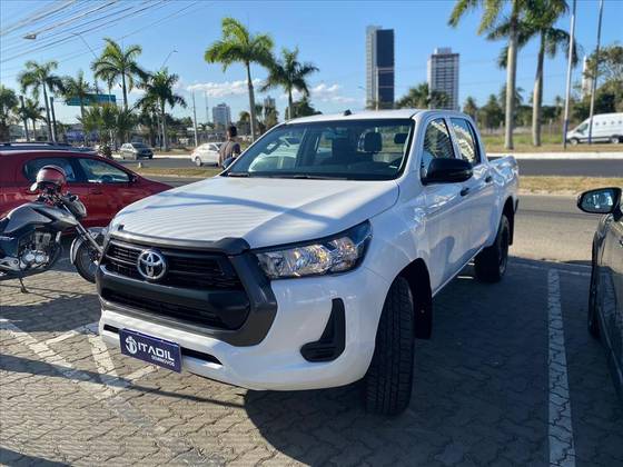 TOYOTA HILUX 2.8 D-4D TURBO DIESEL CD POWER PACK 4X4 AUTOMÁTICO