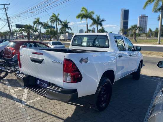 TOYOTA-HILUX-2025