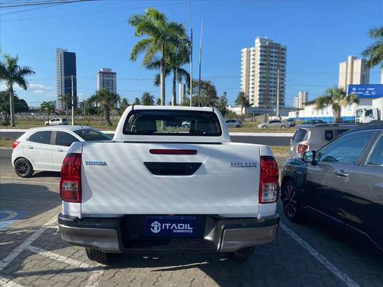 TOYOTA-HILUX-2.8 D-4D TURBO DIESEL CD POWER PACK 4X4 AUTOMÁTICO TOYOTA-HILUX-2025