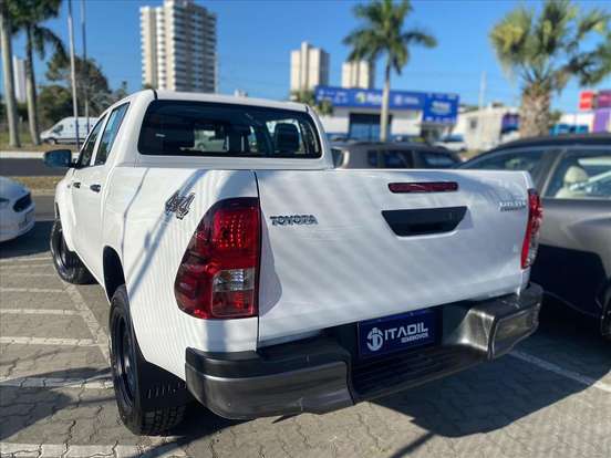 TOYOTA-HILUX-2.8 D-4D TURBO DIESEL CD POWER PACK 4X4 AUTOMÁTICO TOYOTA-HILUX-2025