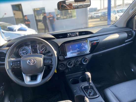 TOYOTA-HILUX-2025
