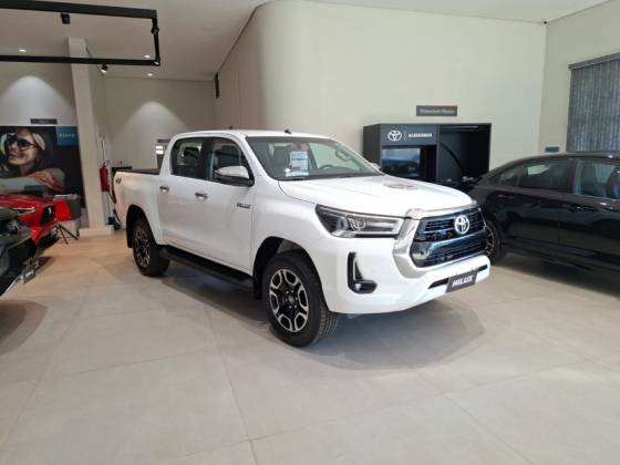 TOYOTA HILUX 2.8 D-4D TURBO DIESEL CD POWER PACK 4X4 AUTOMÁTICO