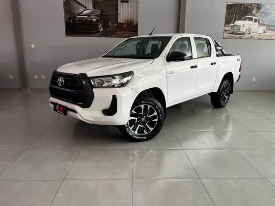 TOYOTA HILUX 2.8 D-4D TURBO DIESEL CD POWER PACK 4X4 MANUAL