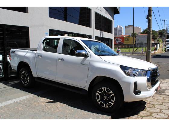 TOYOTA HILUX 2.8 D-4D TURBO DIESEL CD POWER PACK 4X4 MANUAL