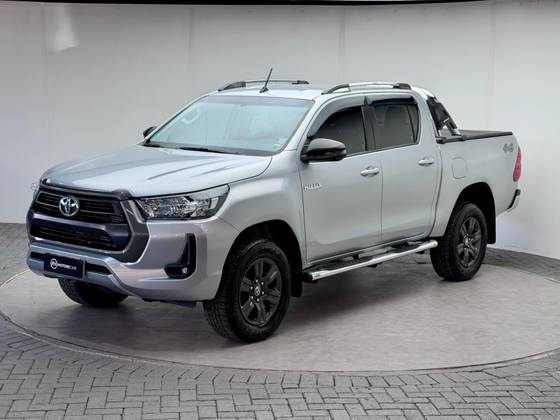 TOYOTA HILUX 2.8 D-4D TURBO DIESEL CD SR 4X4 AUTOMÁTICO