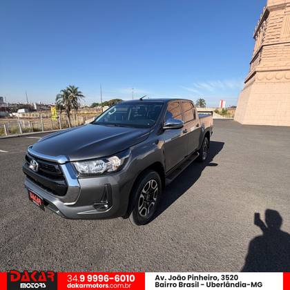 TOYOTA HILUX 2.8 D-4D TURBO DIESEL CD SR 4X4 AUTOMÁTICO