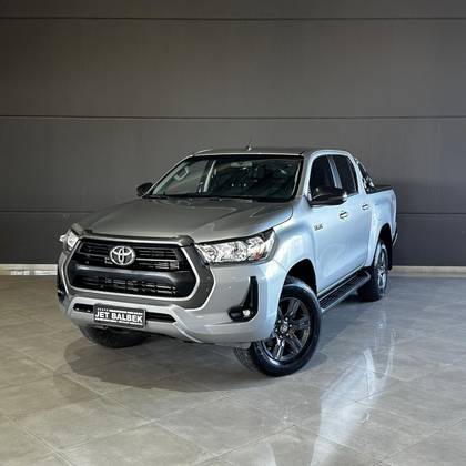 TOYOTA HILUX 2.8 D-4D TURBO DIESEL CD SR 4X4 AUTOMÁTICO