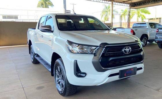 TOYOTA HILUX 2.8 D-4D TURBO DIESEL CD SR 4X4 AUTOMÁTICO