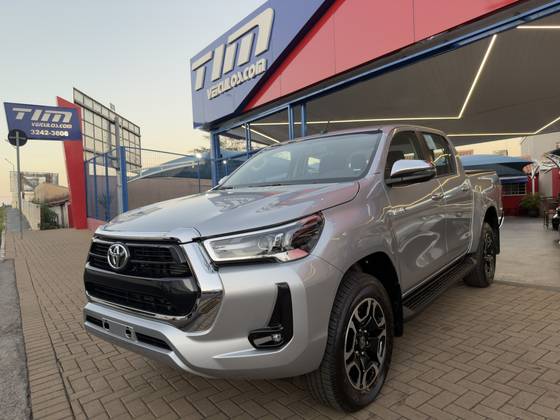 TOYOTA HILUX 2.8 D-4D TURBO DIESEL CD SRV 4X4 AUTOMÁTICO
