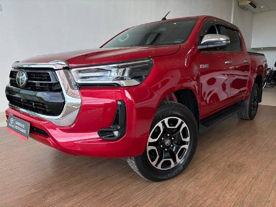 TOYOTA HILUX 2.8 D-4D TURBO DIESEL CD SRX 4X4 AUTOMÁTICO