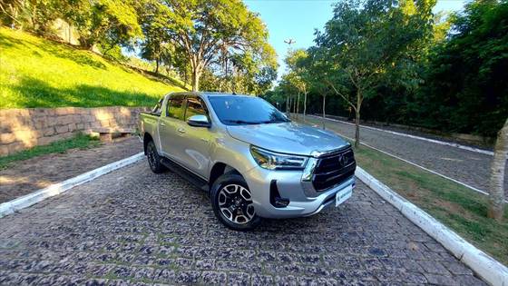 TOYOTA HILUX 2.8 D-4D TURBO DIESEL CD SRX 4X4 AUTOMÁTICO