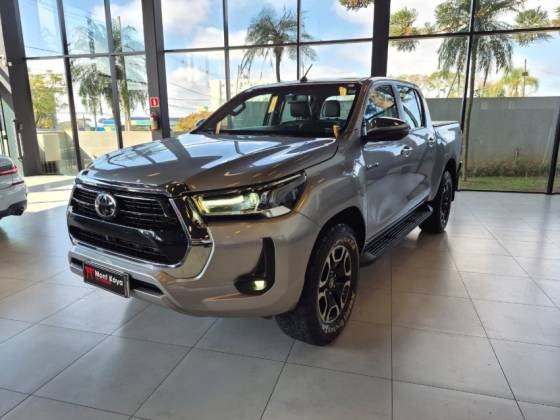 TOYOTA HILUX 2.8 D-4D TURBO DIESEL CD SRX 4X4 AUTOMÁTICO
