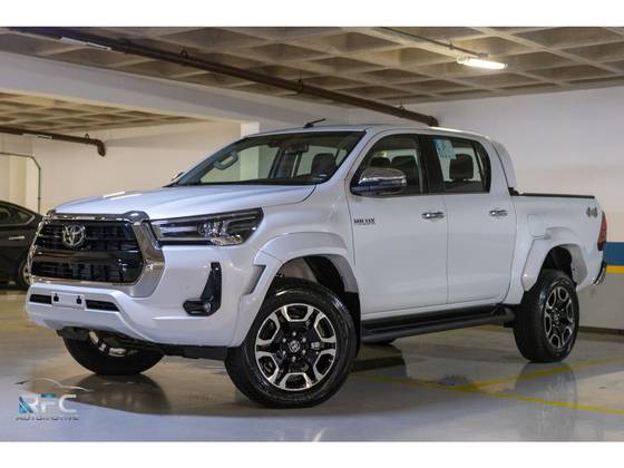 TOYOTA HILUX 2.8 D-4D TURBO DIESEL CD SRX PLUS 4X4 AUTOMÁTICO
