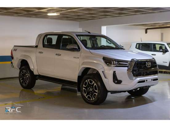 TOYOTA-HILUX-2.8 D-4D TURBO DIESEL CD SRX PLUS 4X4 AUTOMÁTICO TOYOTA-HILUX-2026