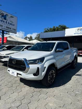 TOYOTA HILUX 2.8 D-4D TURBO DIESEL CD SRX PLUS 4X4 AUTOMÁTICO