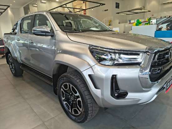 TOYOTA-HILUX-2.8 D-4D TURBO DIESEL CD SRX PLUS 4X4 AUTOMÁTICO TOYOTA-HILUX-2024
