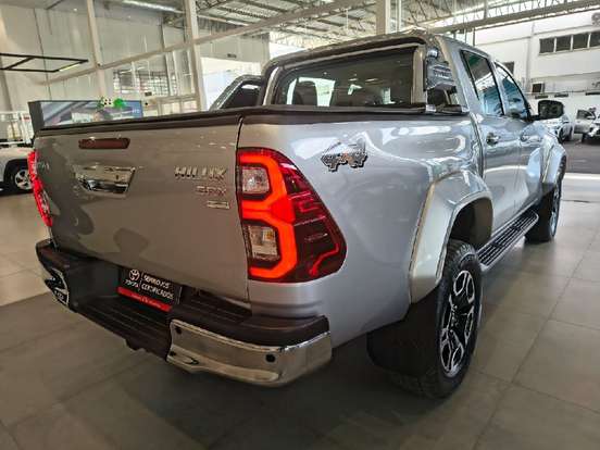 TOYOTA-HILUX-2024