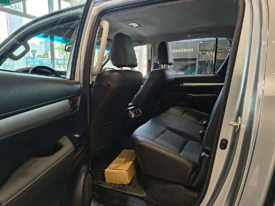TOYOTA-HILUX-2024