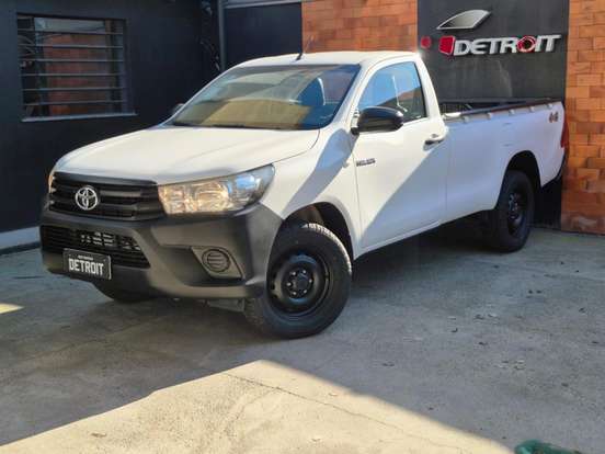 TOYOTA-HILUX-2.8 D-4D TURBO DIESEL CS 4X4 MANUAL TOYOTA-HILUX-2023