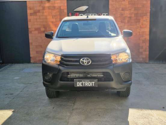 TOYOTA-HILUX-2023