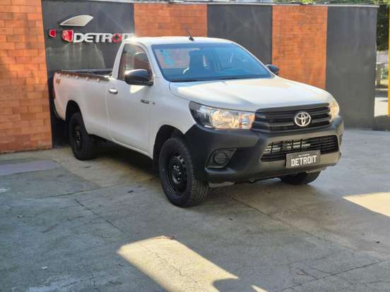 TOYOTA-HILUX-2023