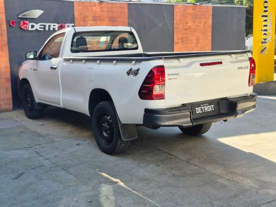TOYOTA-HILUX-2.8 D-4D TURBO DIESEL CS 4X4 MANUAL TOYOTA-HILUX-2023