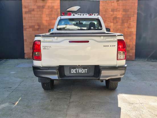 TOYOTA-HILUX-2.8 D-4D TURBO DIESEL CS 4X4 MANUAL TOYOTA-HILUX-2023