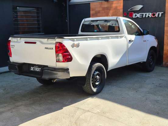 TOYOTA-HILUX-2.8 D-4D TURBO DIESEL CS 4X4 MANUAL TOYOTA-HILUX-2023