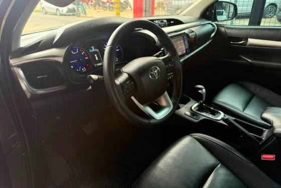 TOYOTA HILUX 2.8 SRV 4X4 CD 16V DIESEL 4P AUTOMÁTICO