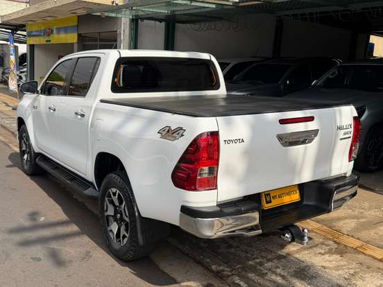 TOYOTA-HILUX-2.8 SRX 4X4 CD 16V DIESEL 4P AUTOMÁTICO TOYOTA-HILUX-2018
