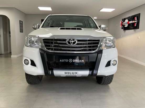 TOYOTA-HILUX-2015
