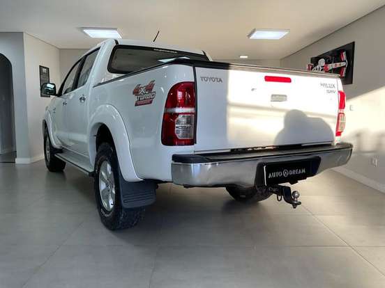 TOYOTA-HILUX-2015